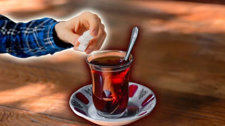 Çayı şirin edənlərin nəzərinə - bu xəstəliyə səbəb olurmuş