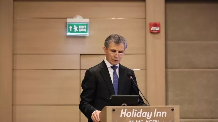 Zahid Oruc: ”Heydər Əliyev qonşu ölkələrin yaşıl, yaxud çarizmdən qalan qırmızı rəngli quruluşlarına yer tanımadı...” - FOTO