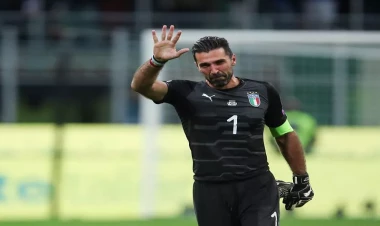 Buffon karyerasını başa vurdu