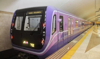 Metroda qatarların hərəkətində yubanma olub