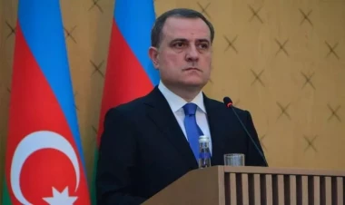 Ceyhun Bayramov Türkiyəyə rəsmi səfərə yola düşüb