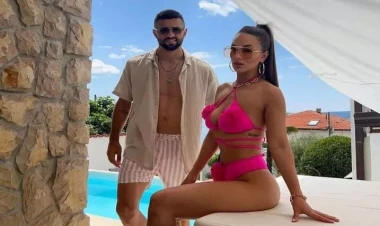 “Neftçi”nin oyunçusu tribunaya qalxdı, cazibədar xanımı ilə dodaq-dodağa... VİDEO - FOTO