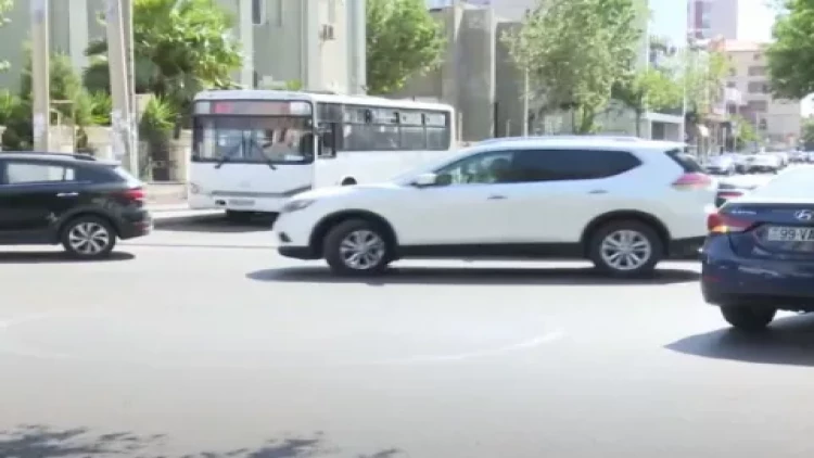 Şəhərin mərkəzində hərəkəti iflic edən 