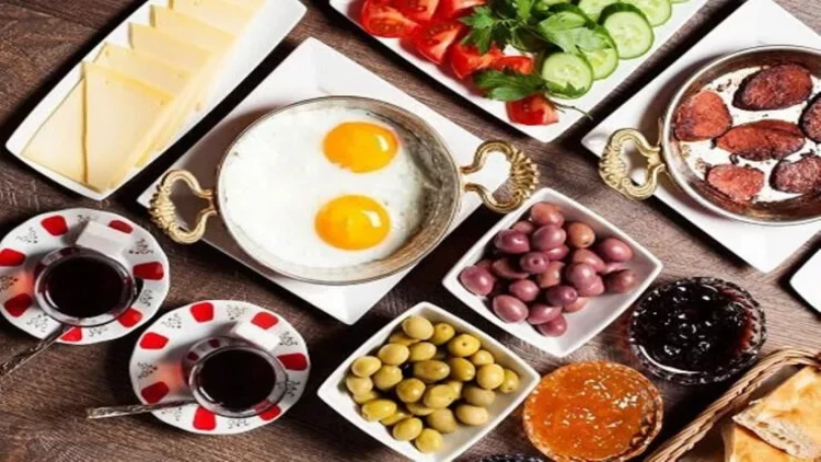 Arıqlamaq üçün səhər yeməyini bu saatda yeyin