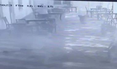 Sumqayıtda rəngsaz işlədiyi ofisə hücum etdi - VİDEO