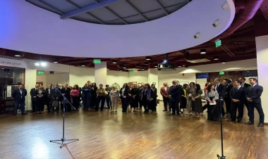 Zəfər Günü ərəfəsində Azərbaycan xalçası Polşa Muzeyinə hədiyyə olundu - FOTO