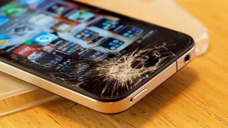 Telefon ekranındakı cızıqlardan bu üsullarla xilas ola bilərsiniz