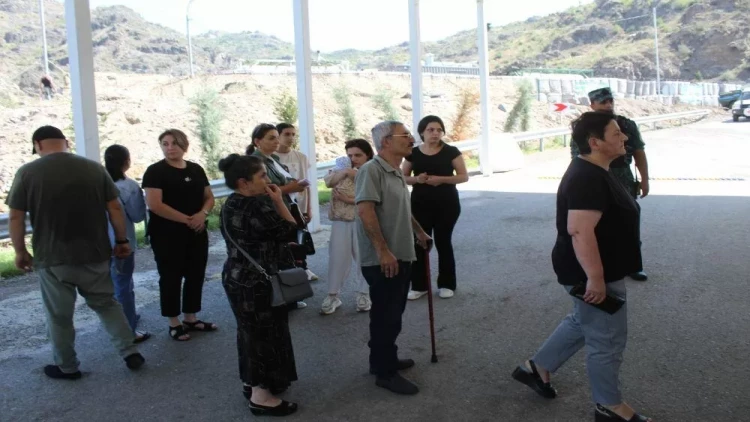 Tibbi ehtiyacları olan ermənilər Laçındakı məntəqədən keçiblər - VİDEO - FOTO