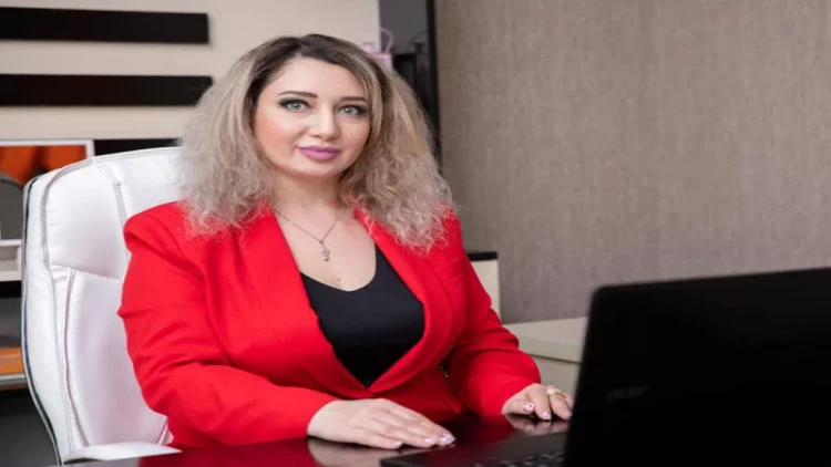 Aparıcı ilə psixoloq arasında qalmaqal - “Sənin özünə müalicə lazımdır”