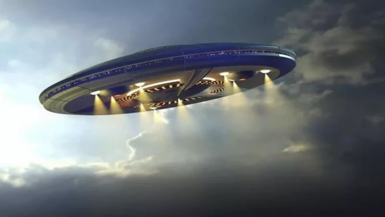 Keçmiş kəşfiyyatçıdan QALMAQALLI AÇIQLAMA: ABŞ uçan naməlum obyekt əldə edib