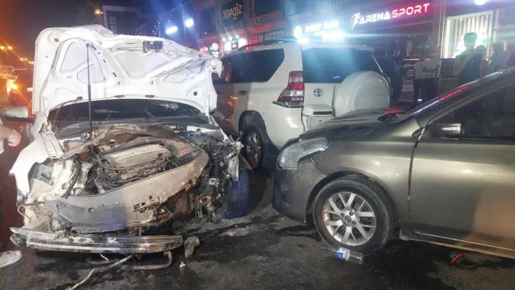 Bakıda zəncirvari qəza baş verib, yaralılar var - FOTO