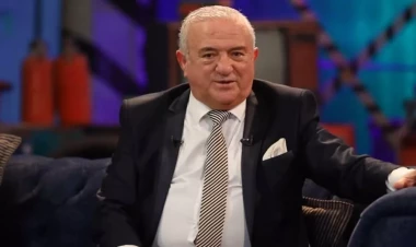 Ölümünün ikinci ilində Xalq artistini məzarı başında yad etdi - VİDEO