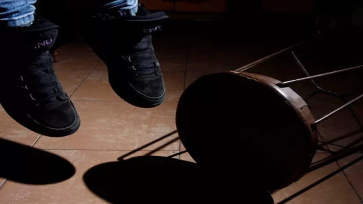 18 yaşlı gənc atasına dəhşət yaşatdı – Asılmış meyitini tapdı