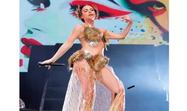 Simgenin səhnə geyimi bəyənilmədi - 