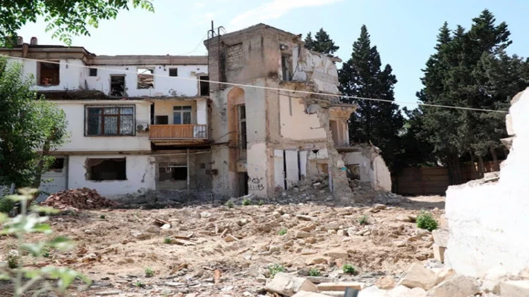 “90 kvadratlıq mənzilə görə 1 milyon 200 min kompensasiya tələb edirlər” - FOTO