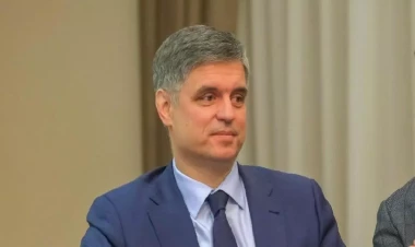 Zelenski Ukraynanın Britaniyadakı səfirini vəzifəsindən azad etdi