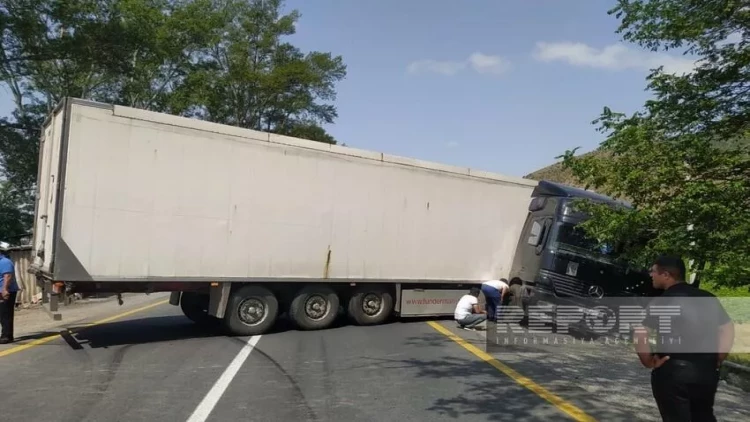 TIR-a görə bağlanan Oğuz yolu açıldı - YENİLƏNİB