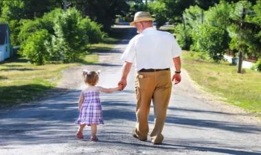 Baba uşaq bağçasından başqasının nəvəsini götürdü - VİDEO