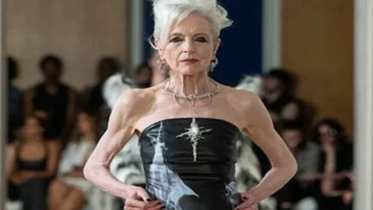 72 yaşlı model Berlin Moda Həftəsində podiuma çıxıb