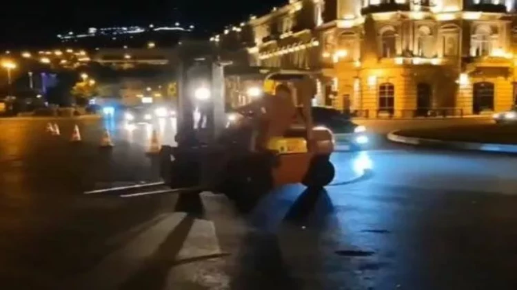 Azneft dairəsində avtokarla “avtoş”luq etdi - VİDEO