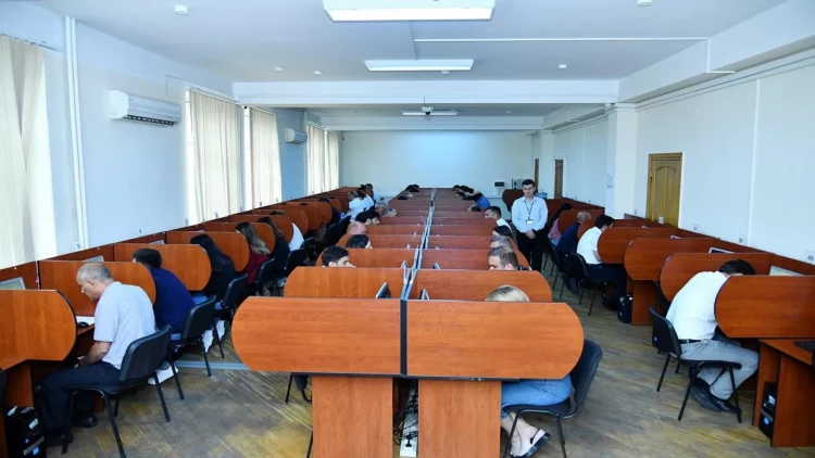 Hakimliyə namizədlərin test imtahanı keçirilib