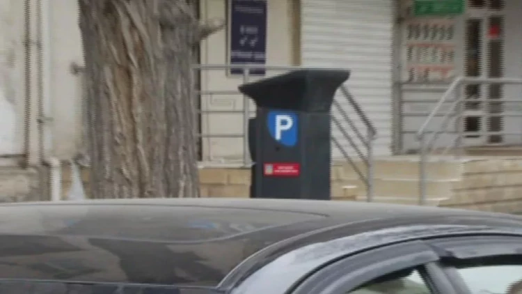 Bakıda maşını düzgün park etməyən sürücüyə QEYRİ-ADİ CƏZA - FOTO