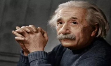 Albert Eynşteynin hesablama apardığı kağızlar rekord qiymətə satılıb