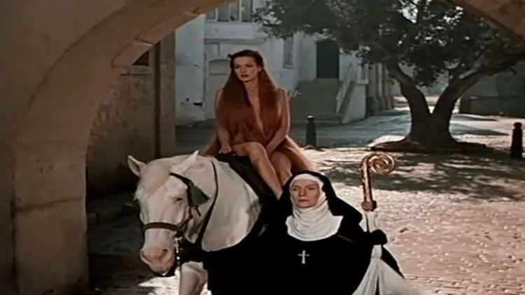 Vəzifəli şəxs dindar xanımını şəhərin mərkəzində LÜT GƏZDİRDİ - VİDEO - FOTO