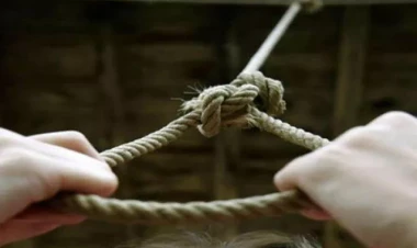 18 yaşlı oğlan qonaq getdiyi evdə özünü asdı