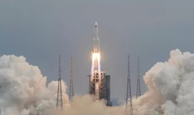 Çin dünyanın ilk metanla işləyən raketini kosmosa buraxdı