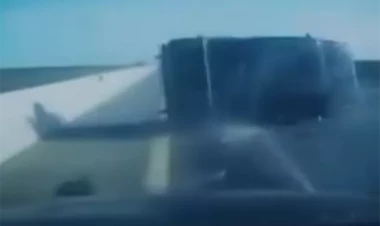 Bakı-Qazax yolunda avtomobil belə aşdı - VİDEO