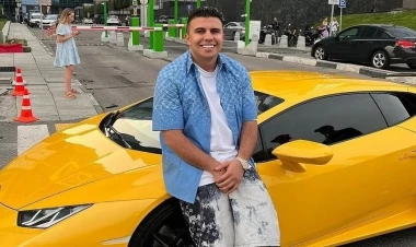 Azərbaycanlı blogerin Rusiyada hesabları donduruldu