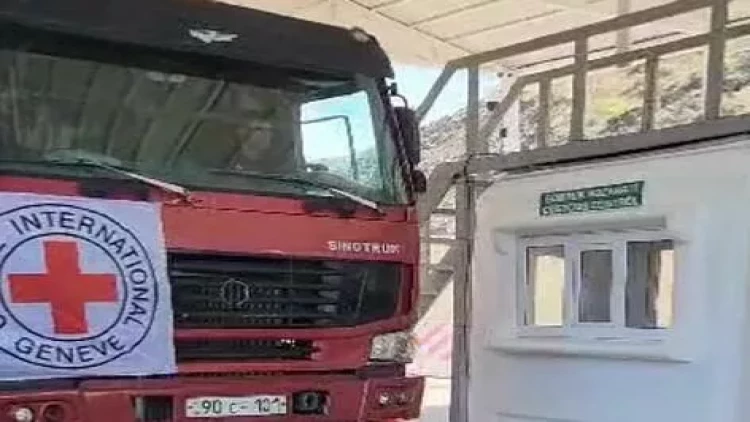 Beynəlxalq Qırmızı Xaç Komitəsinin rəzaləti: ermənilər üçün qaçaq yüklər daşıyır - VIDEO