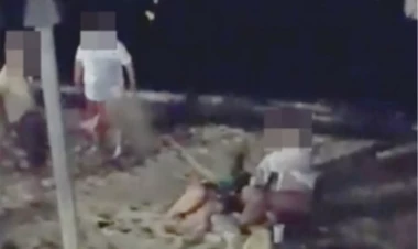 Çimərlikdəki əxlaqsızlığa yaşlı qadından SƏRT REAKSİYA - ŞƏPİKLƏ DÖYDÜ - VİDEO - FOTO