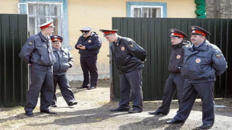 Polis keçmiş sevgilisinin mənzilinə girdi: Yeni sevgilisini DOĞRADI