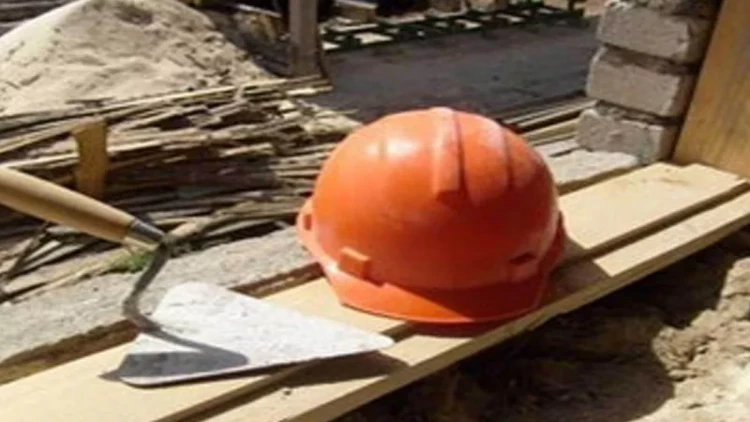 Naxçıvanda BƏDBƏXT HADİSƏ: Nərdivan sındı, ustalardan birinin qulağı qopdu