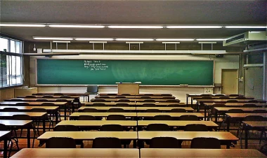 Müsəlman olduğuna görə şagird məktəbdə DÖYÜLDÜ - VİDEO