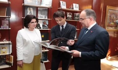 Bayram Beqay və xanımı Nizami Gəncəvi Beynəlxalq Mərkəzi ilə tanış olublar