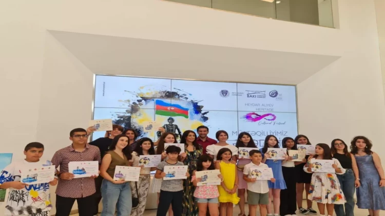 Bakıda Heydər Əliyevin anadan olmasının 100 illiyinə həsr olunmuş “Müstəqilliyimiz əbədidir” adlı sərgi açılıb