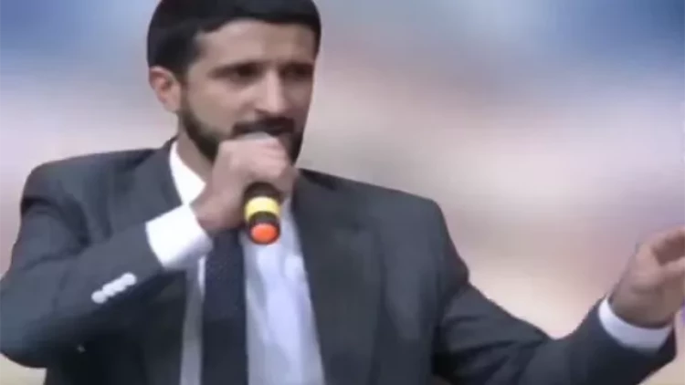 Meyxanaçı restoranda qadın müğənnini döyüb