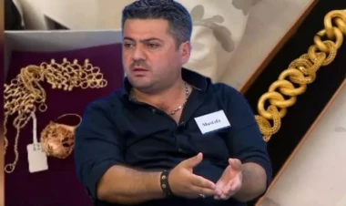 Müğənninin qızına aldığı qızılları nümayiş etdirdi - VİDEO