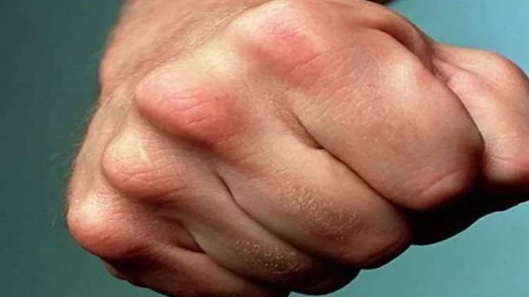 Ana və oğul küçədə döyüldü