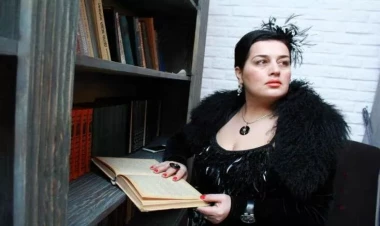 Elza Seyidcahana görə Azərbaycan Yazıçılar Birliyi üzvlüyündən çıxır - QALMAQAL