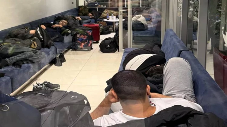 Azərbaycanlı tələbələr Moldova aeroportunda qalıb - XİN-dən açıqlama - FOTO