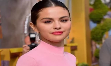 Selena Qomez yataq FOTOları ilə diqqət çəkdi