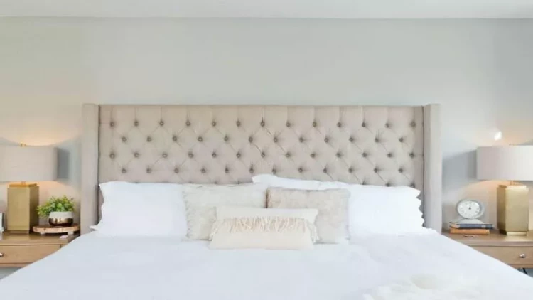 Gecəyarı qız başqa evə gedib ər-arvadın yatağına girdi