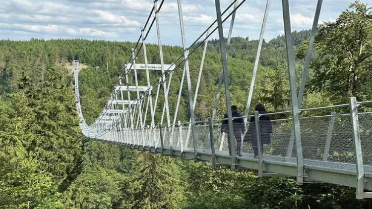Almaniyada piyadalar üçün dünyanın ən uzun asma körpülərindən biri açılıb - FOTO