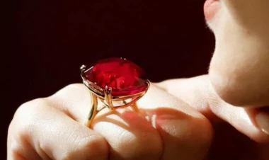 Dünyanın ən böyük yaqutu 35 milyon dollara satıldı