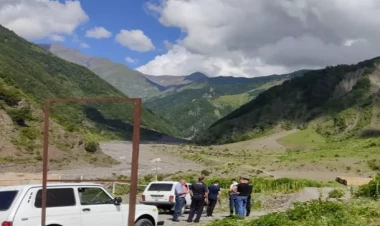 Qaxda turist qayalıq ərazidə yıxılıb