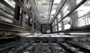 Bakıda çoxmərtəbəli yaşayış binasının lifti qırılıb, xəsarət alanlar var